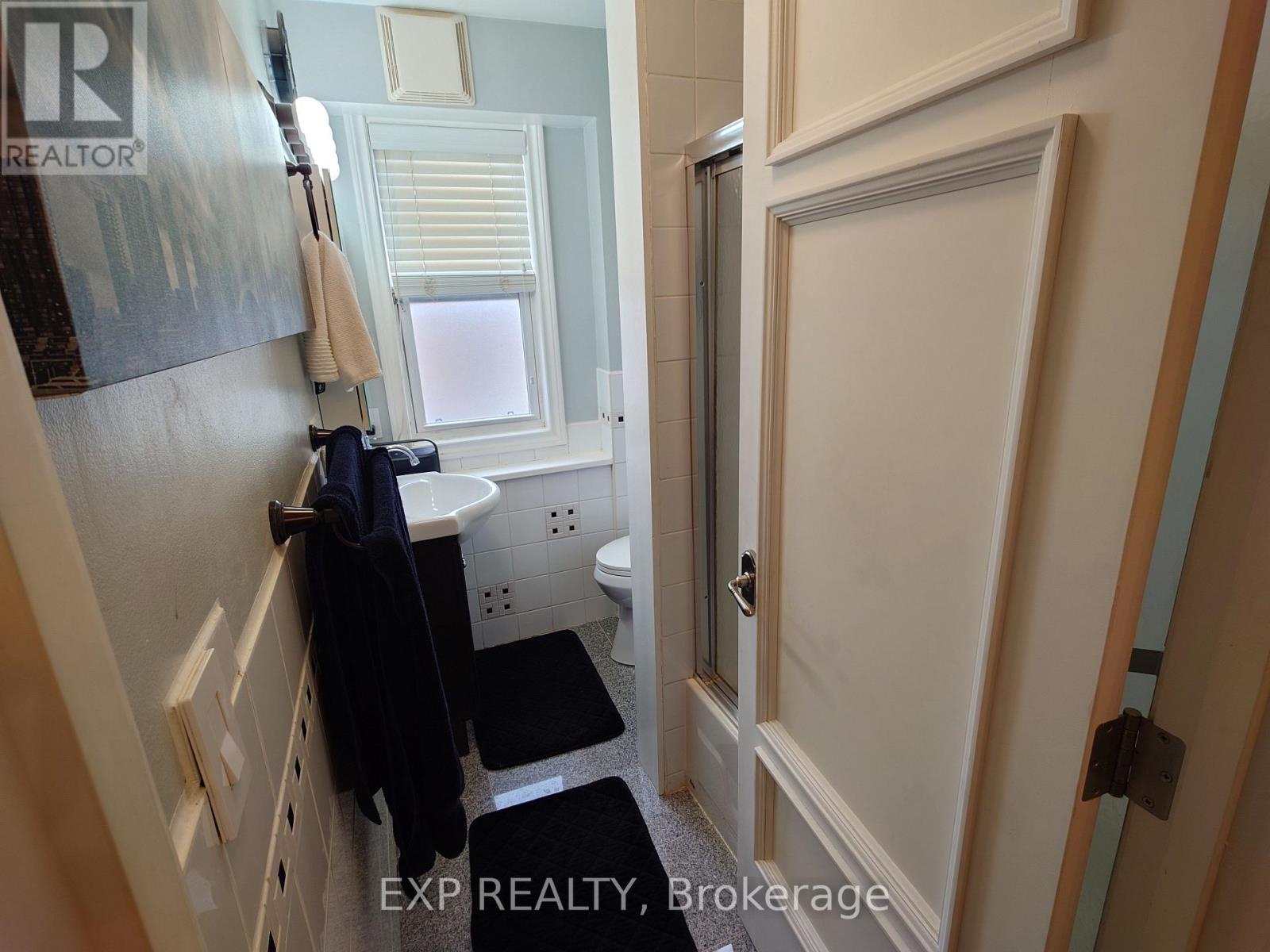 36 Talbot Street, Toronto (weston-pellam Park), Ontario