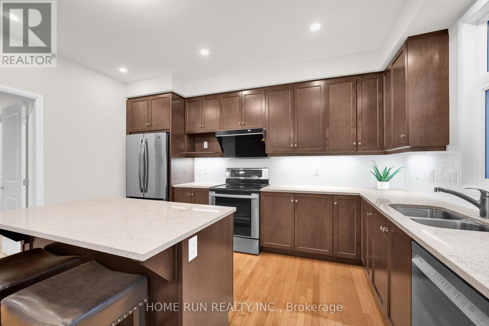 100 Lochhouse Walk, Ottawa, Ontario