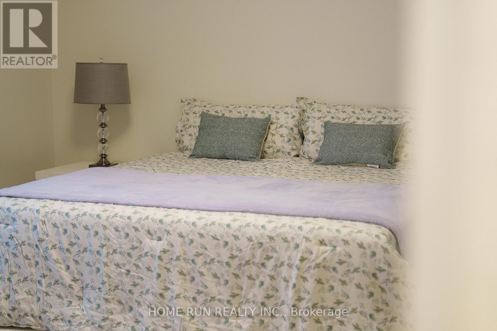 100 Lochhouse Walk, Ottawa, Ontario