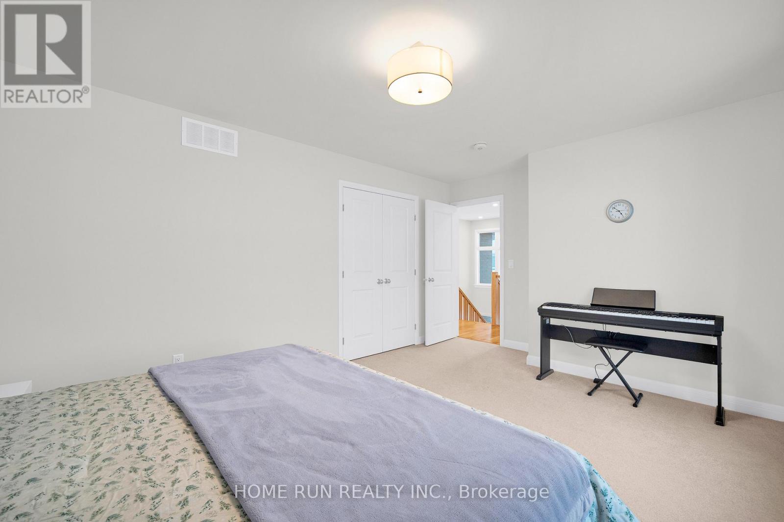 100 Lochhouse Walk, Ottawa, Ontario