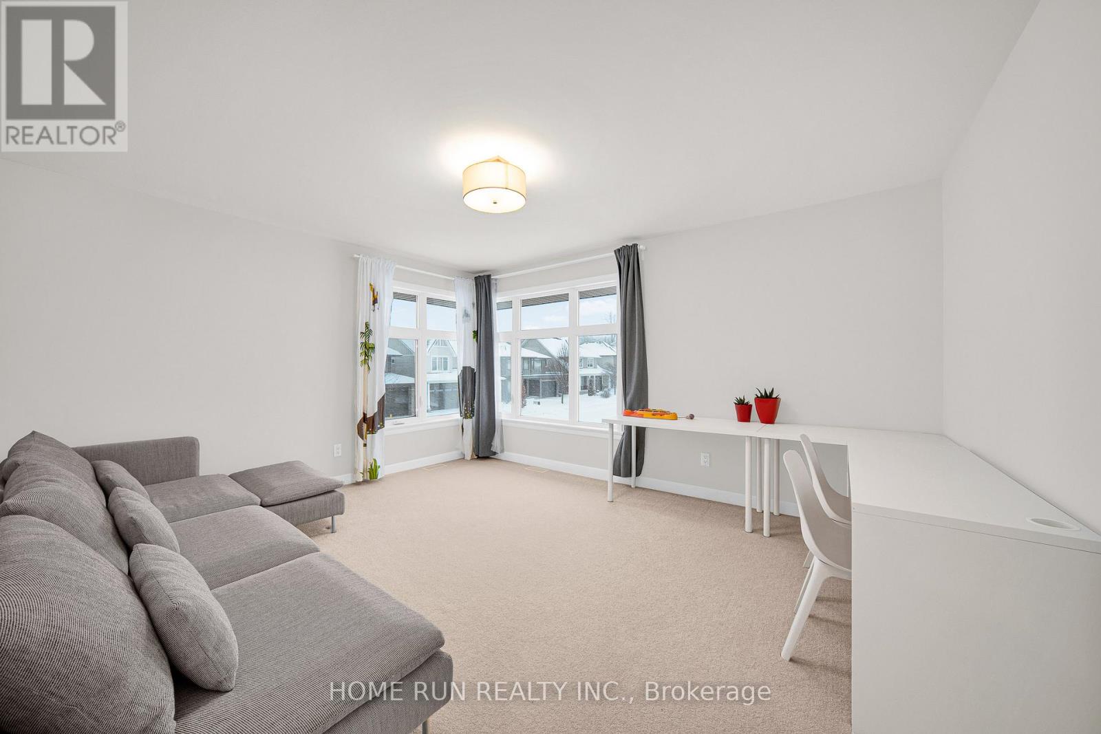 100 Lochhouse Walk, Ottawa, Ontario