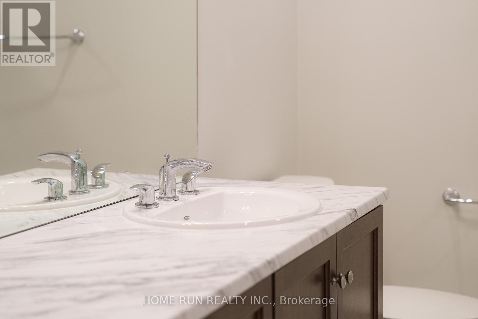 100 Lochhouse Walk, Ottawa, Ontario