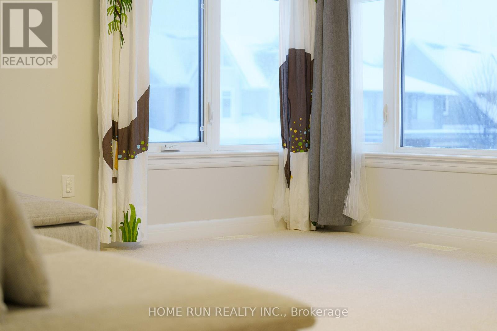 100 Lochhouse Walk, Ottawa, Ontario