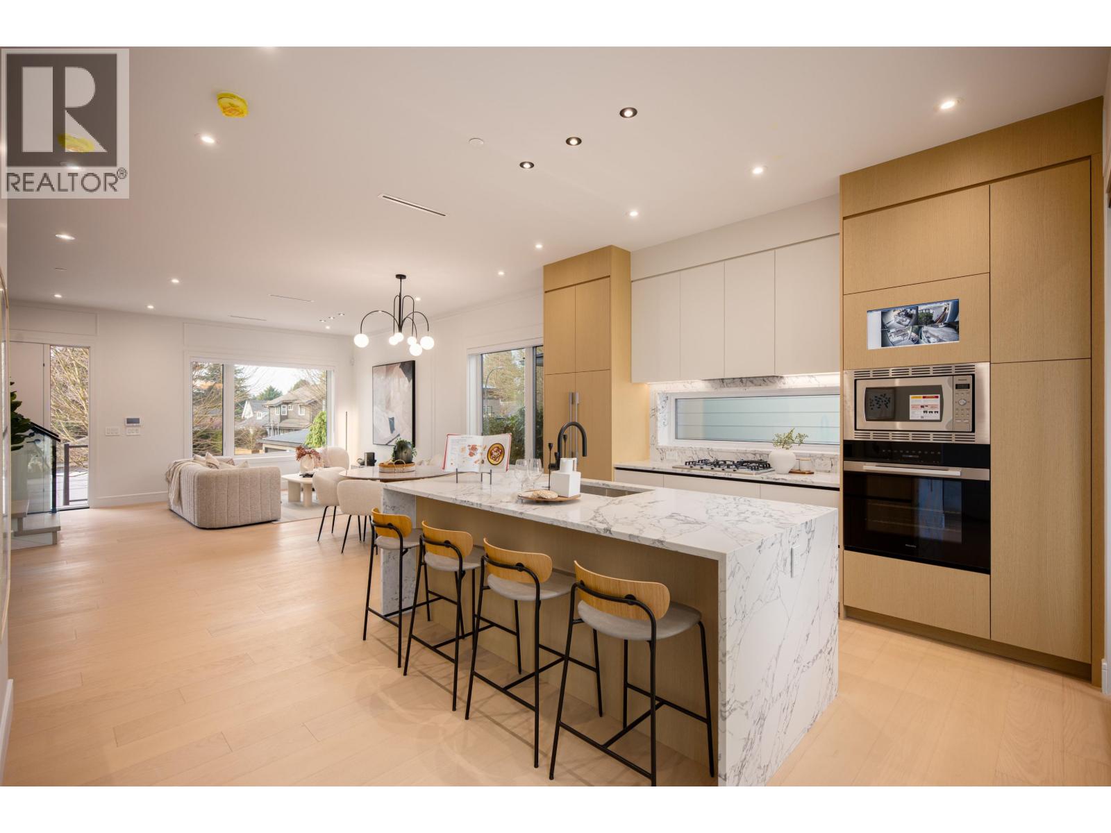 7382 Maple Street, Vancouver, British Columbia