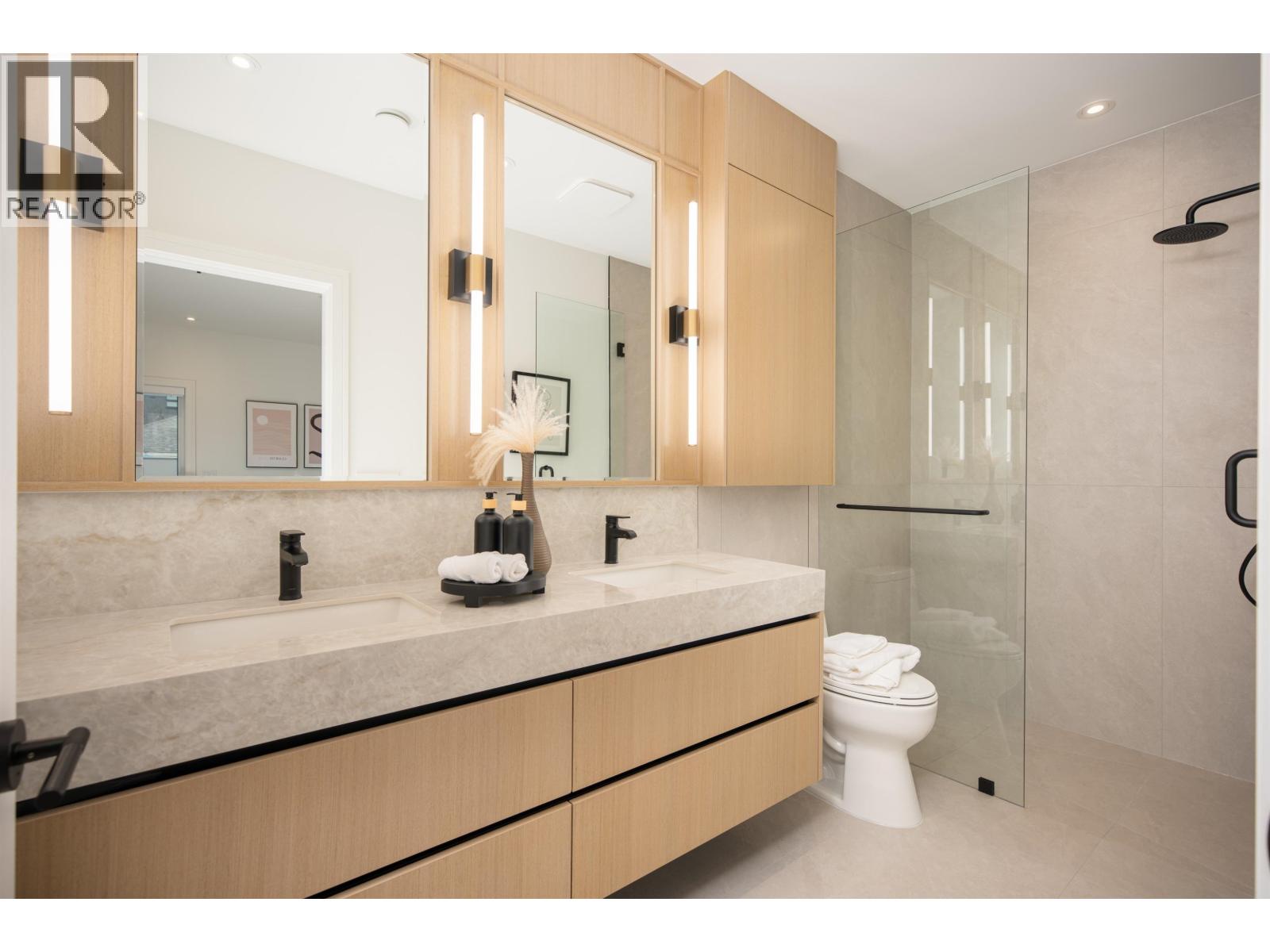 7382 Maple Street, Vancouver, British Columbia