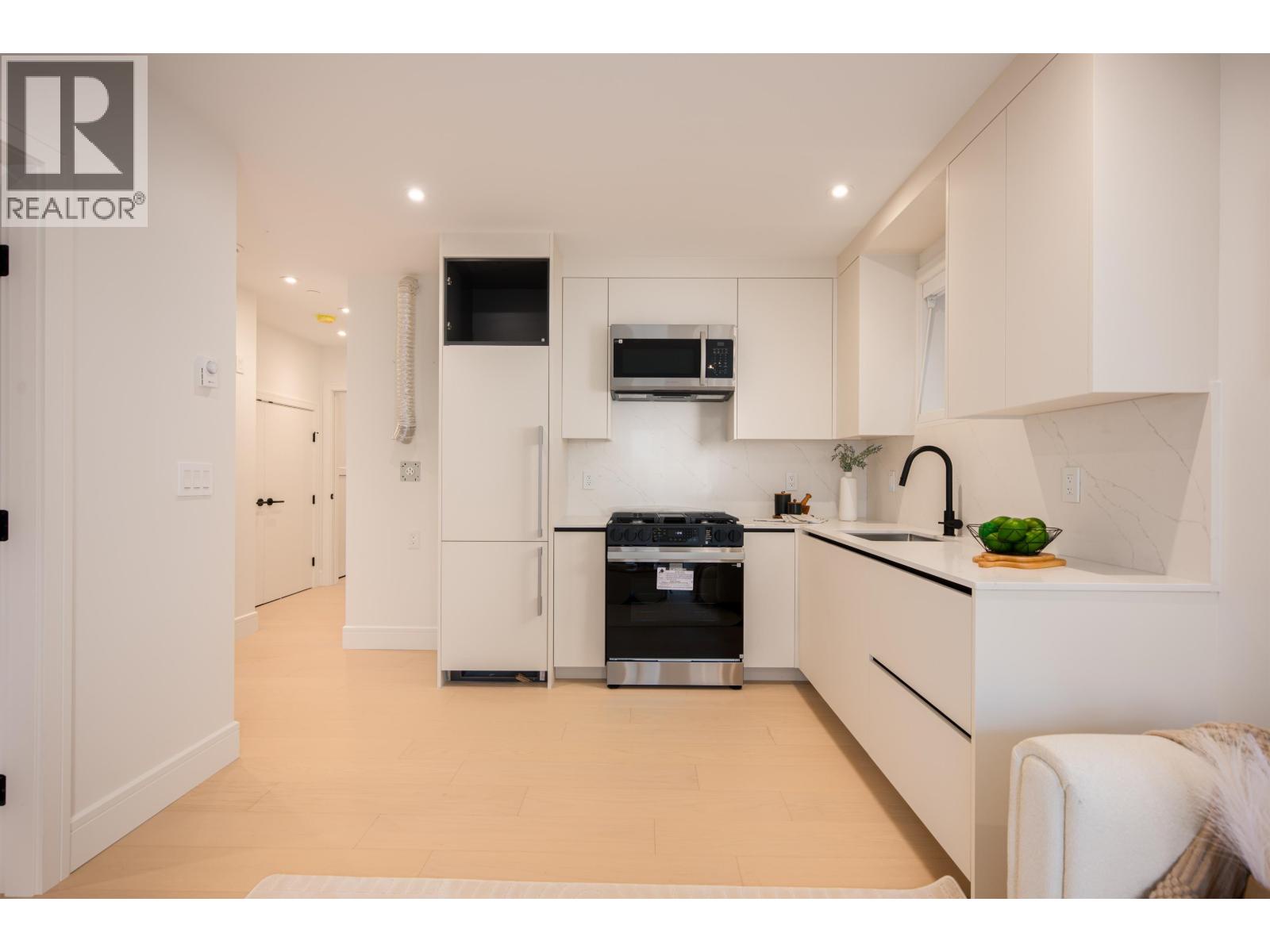 7382 Maple Street, Vancouver, British Columbia