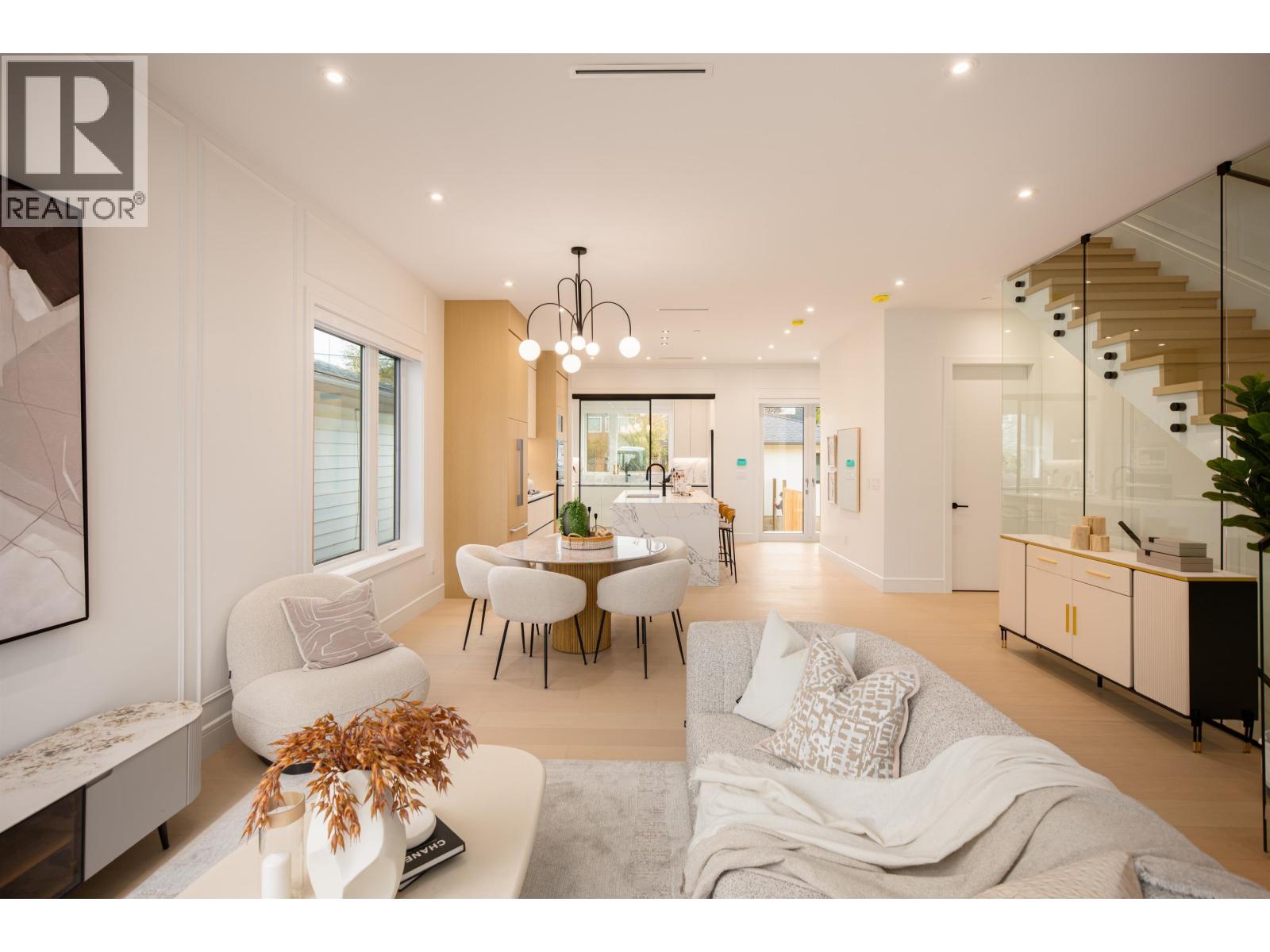 7382 Maple Street, Vancouver, British Columbia