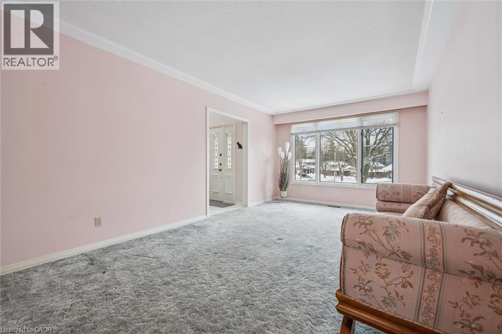 18 Woodview Court, Kitchener, Ontario