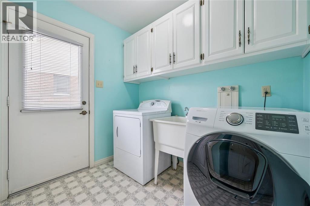 18 Woodview Court, Kitchener, Ontario