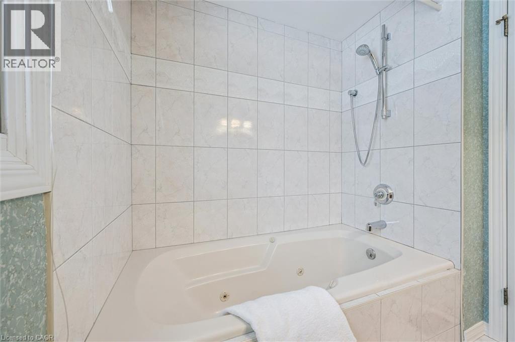 18 Woodview Court, Kitchener, Ontario