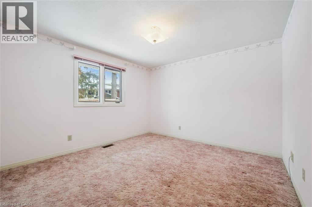 18 Woodview Court, Kitchener, Ontario