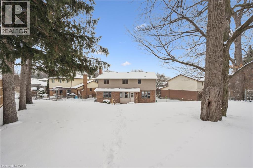 18 Woodview Court, Kitchener, Ontario