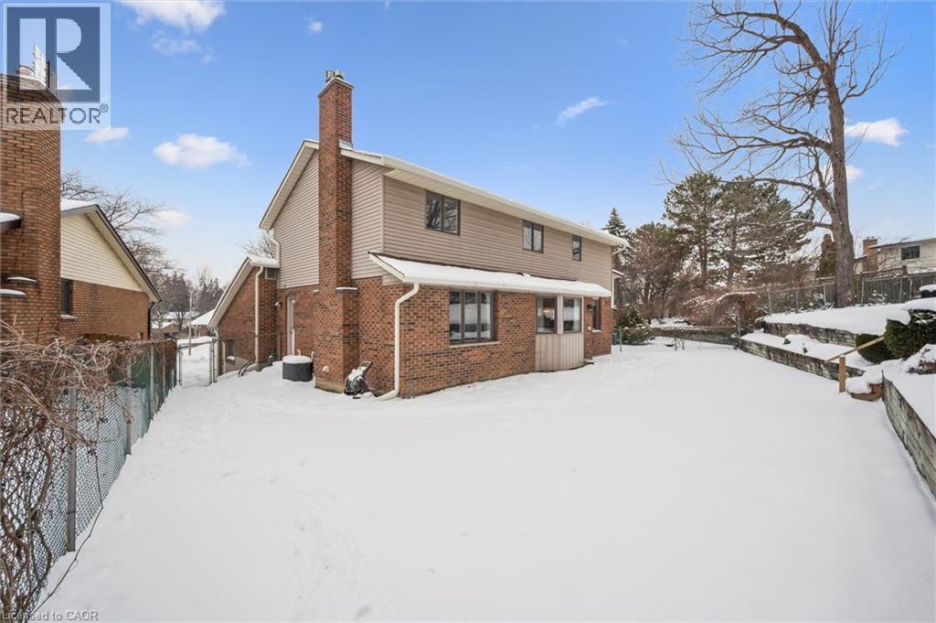 18 Woodview Court, Kitchener, Ontario