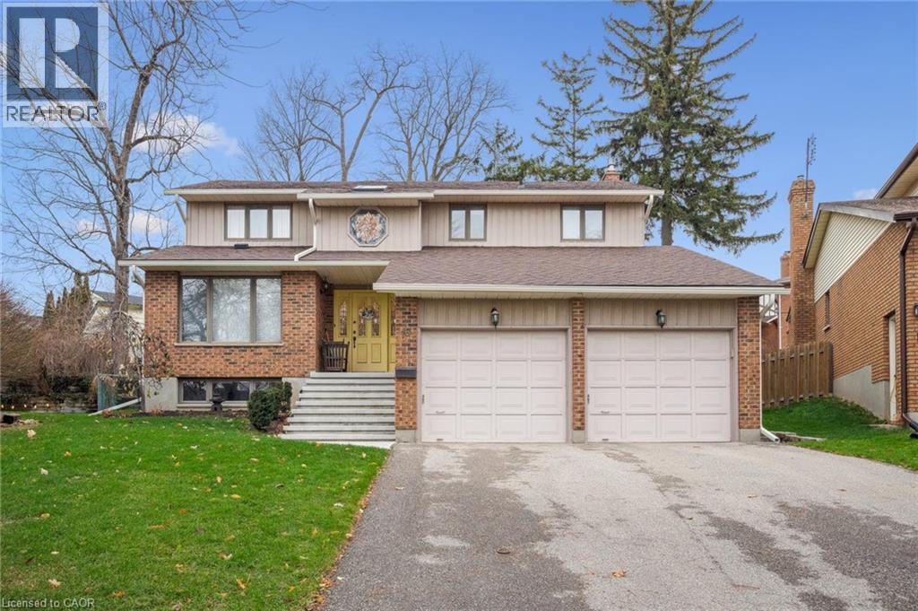 18 Woodview Court, Kitchener, Ontario
