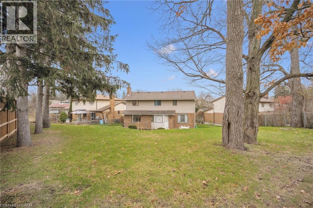 18 Woodview Court, Kitchener, Ontario