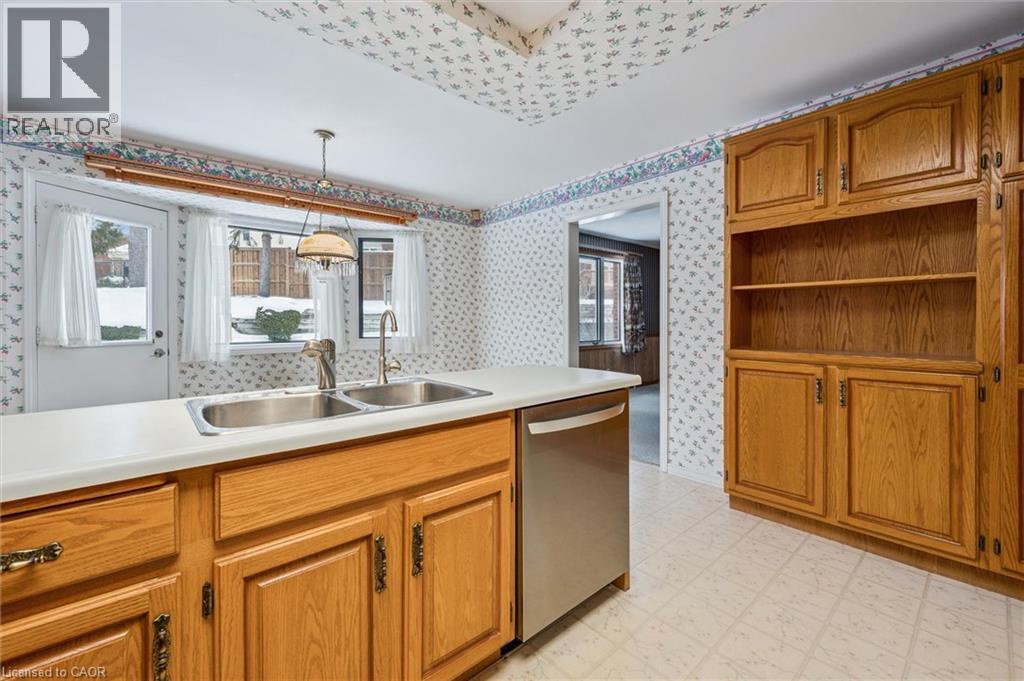 18 Woodview Court, Kitchener, Ontario