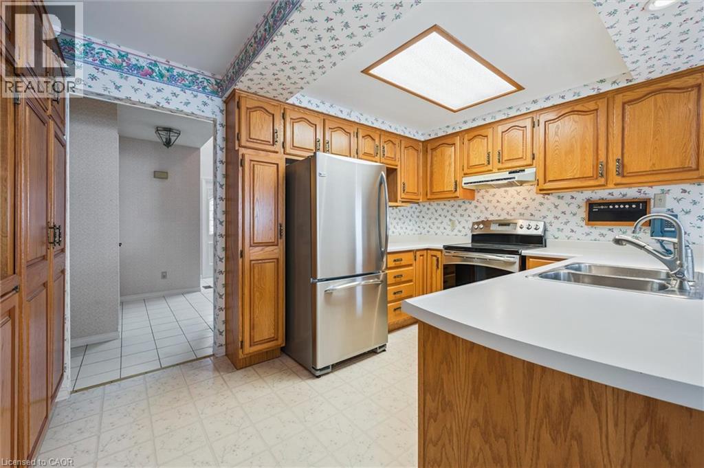 18 Woodview Court, Kitchener, Ontario