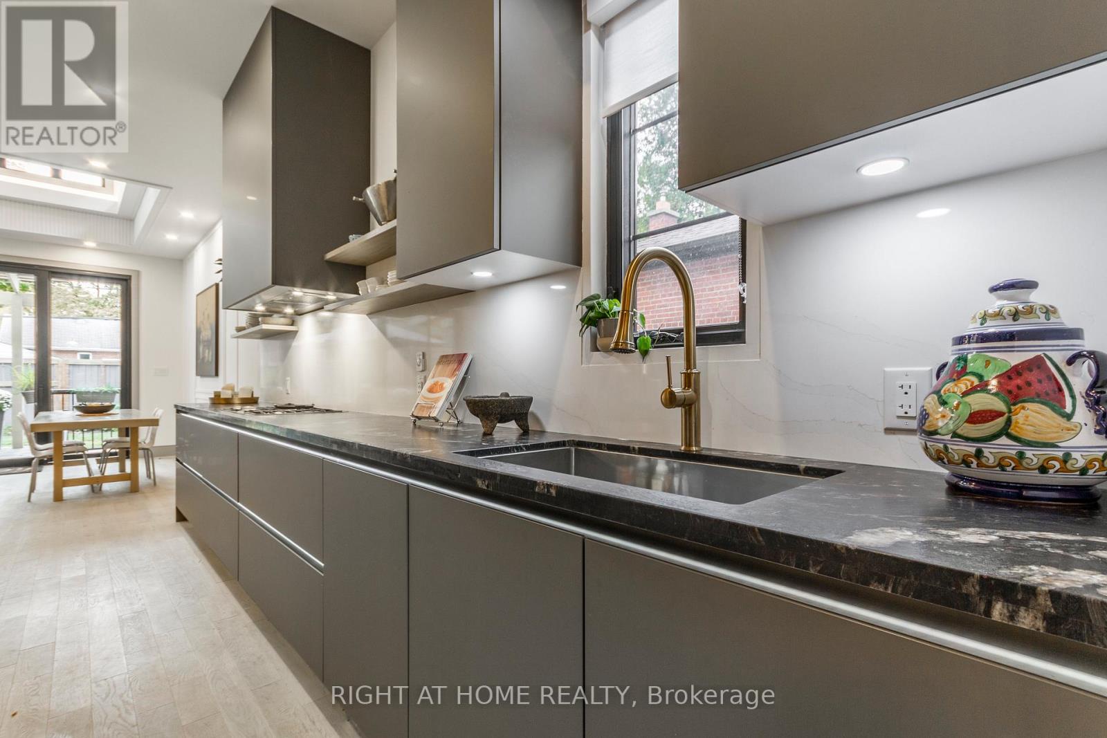 118 Martin Grove Road, Toronto (islington-city Centre West), Ontario