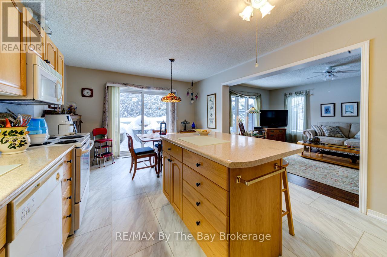 27 Pennsylvania Avenue E, Wasaga Beach, Ontario