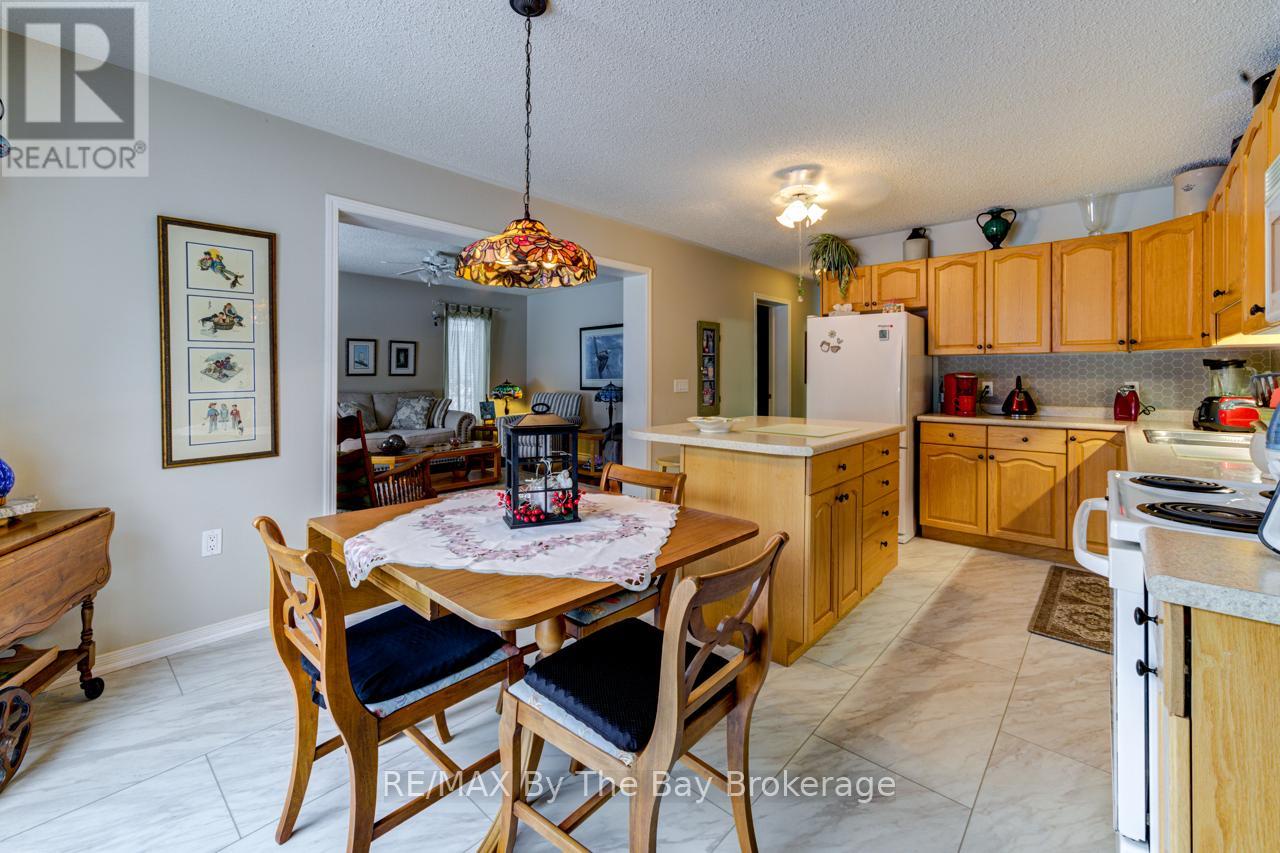 27 Pennsylvania Avenue E, Wasaga Beach, Ontario