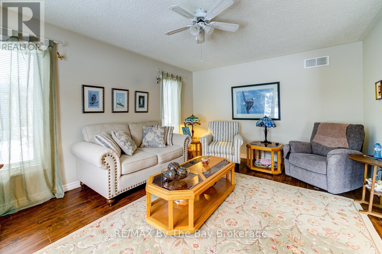 27 Pennsylvania Avenue E, Wasaga Beach, Ontario