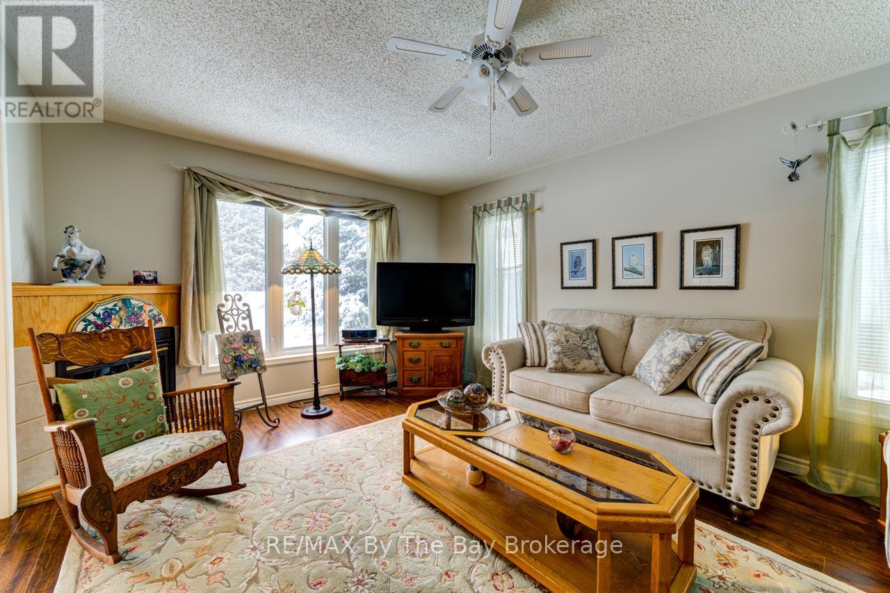 27 Pennsylvania Avenue E, Wasaga Beach, Ontario