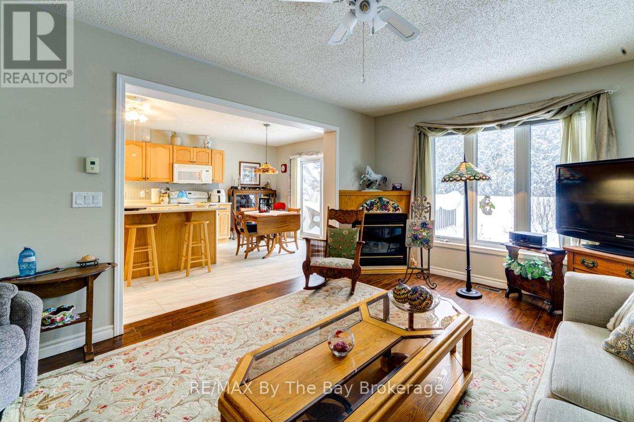 27 Pennsylvania Avenue E, Wasaga Beach, Ontario