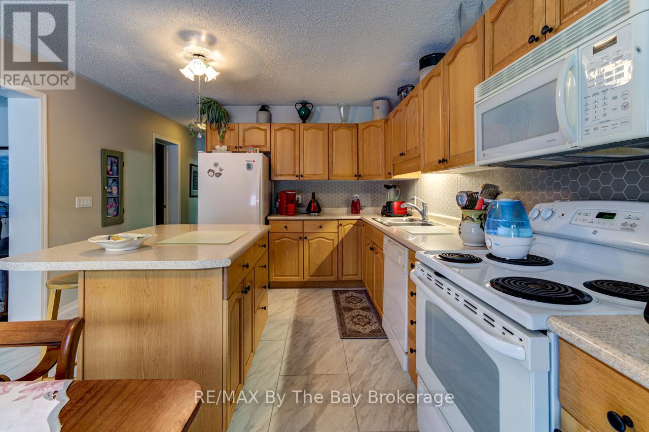 27 Pennsylvania Avenue E, Wasaga Beach, Ontario