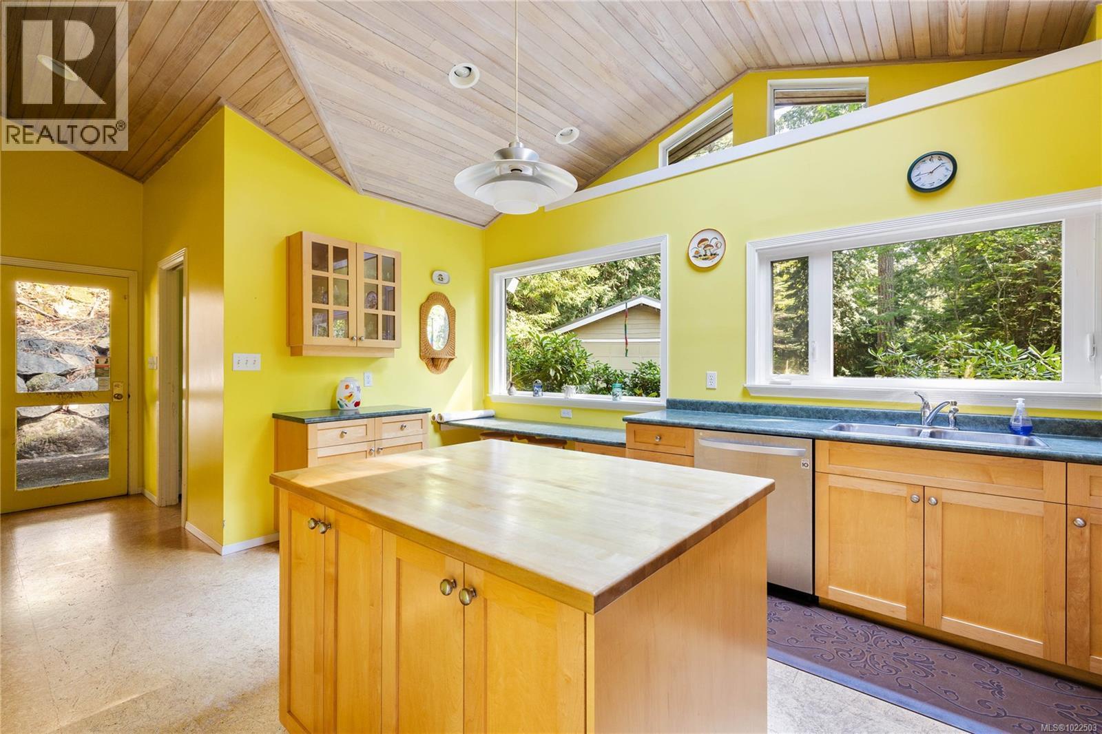 212 Sunset Dr, Salt Spring, British Columbia