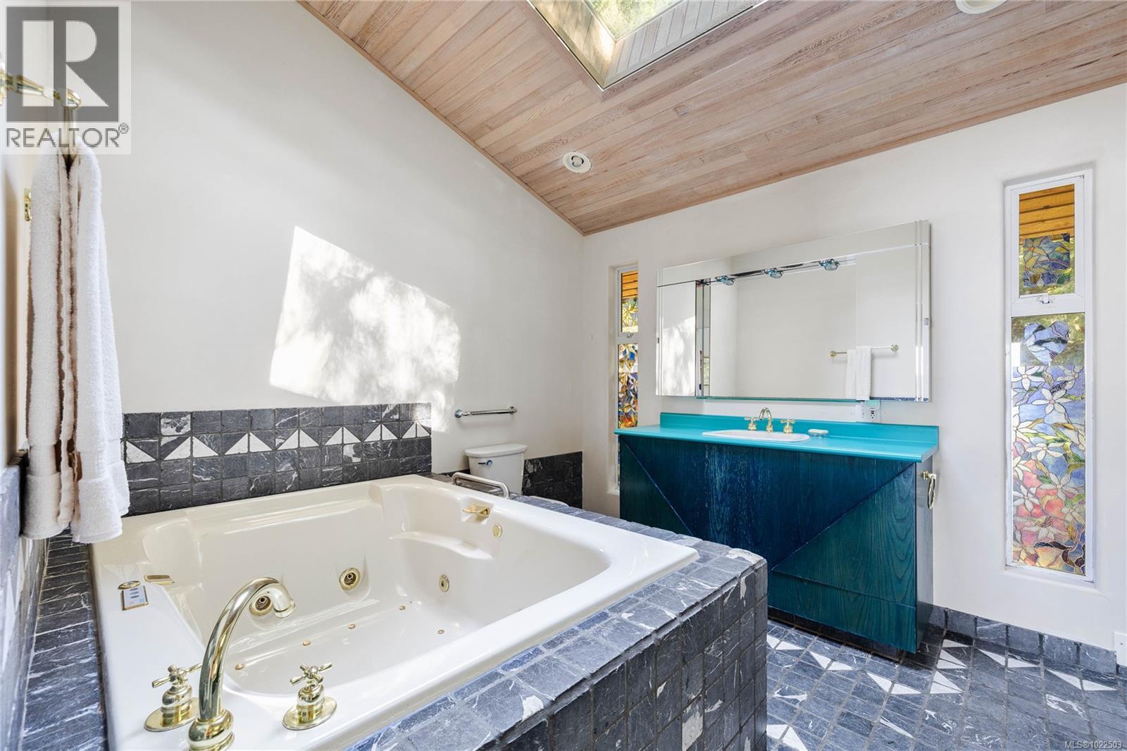 212 Sunset Dr, Salt Spring, British Columbia