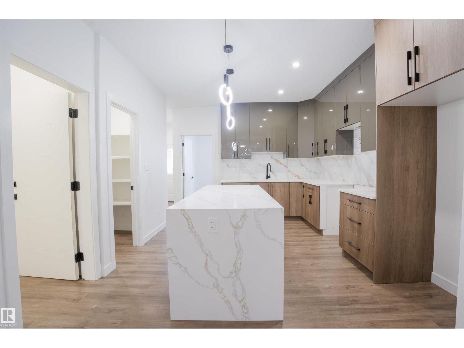 5211 104a St Nw Nw, Edmonton, Alberta