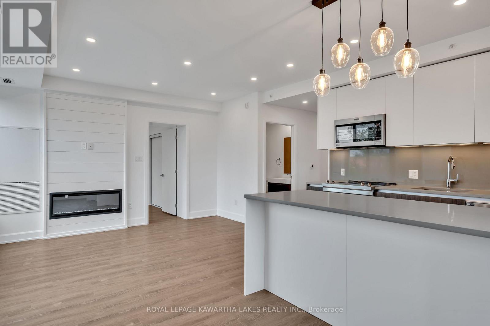 404 - 195 Hunter Street E, Peterborough (ashburnham Ward 4), Ontario