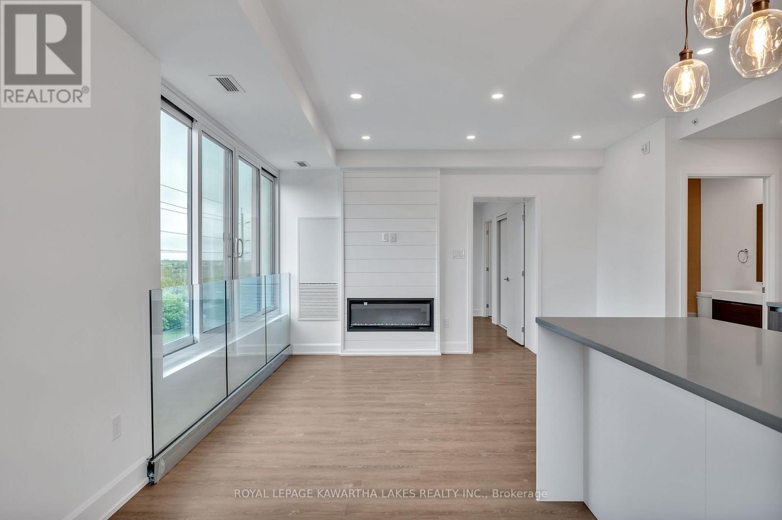 404 - 195 Hunter Street E, Peterborough (ashburnham Ward 4), Ontario