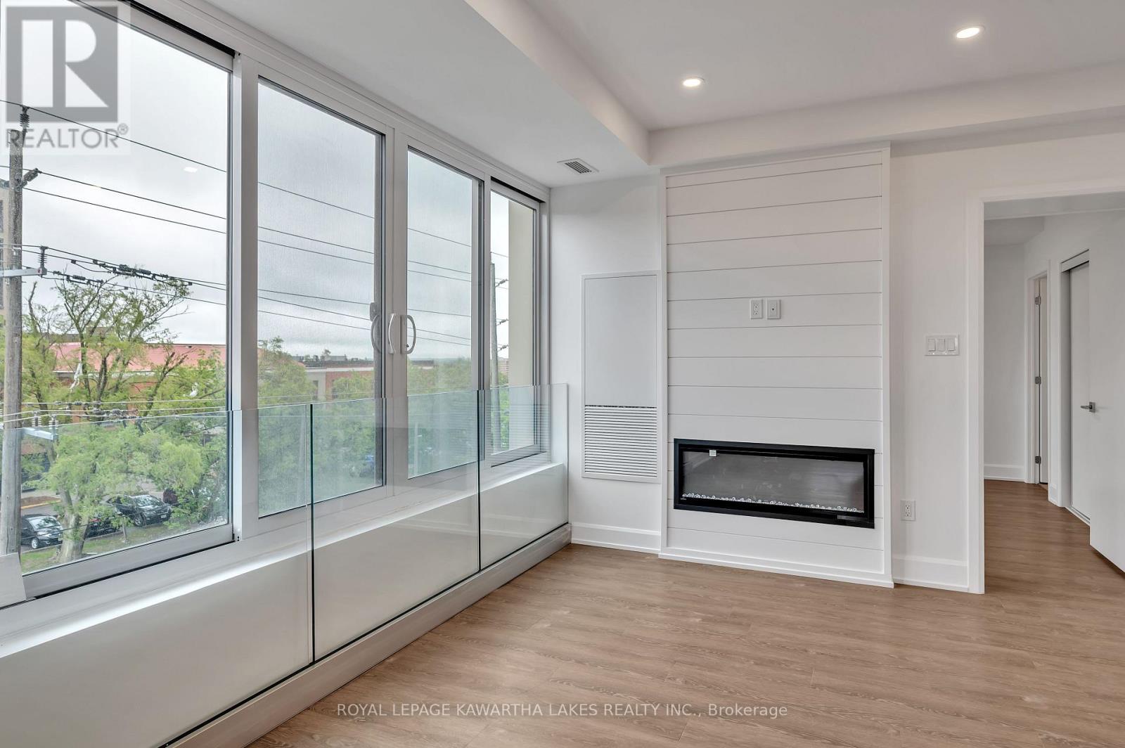 404 - 195 Hunter Street E, Peterborough (ashburnham Ward 4), Ontario