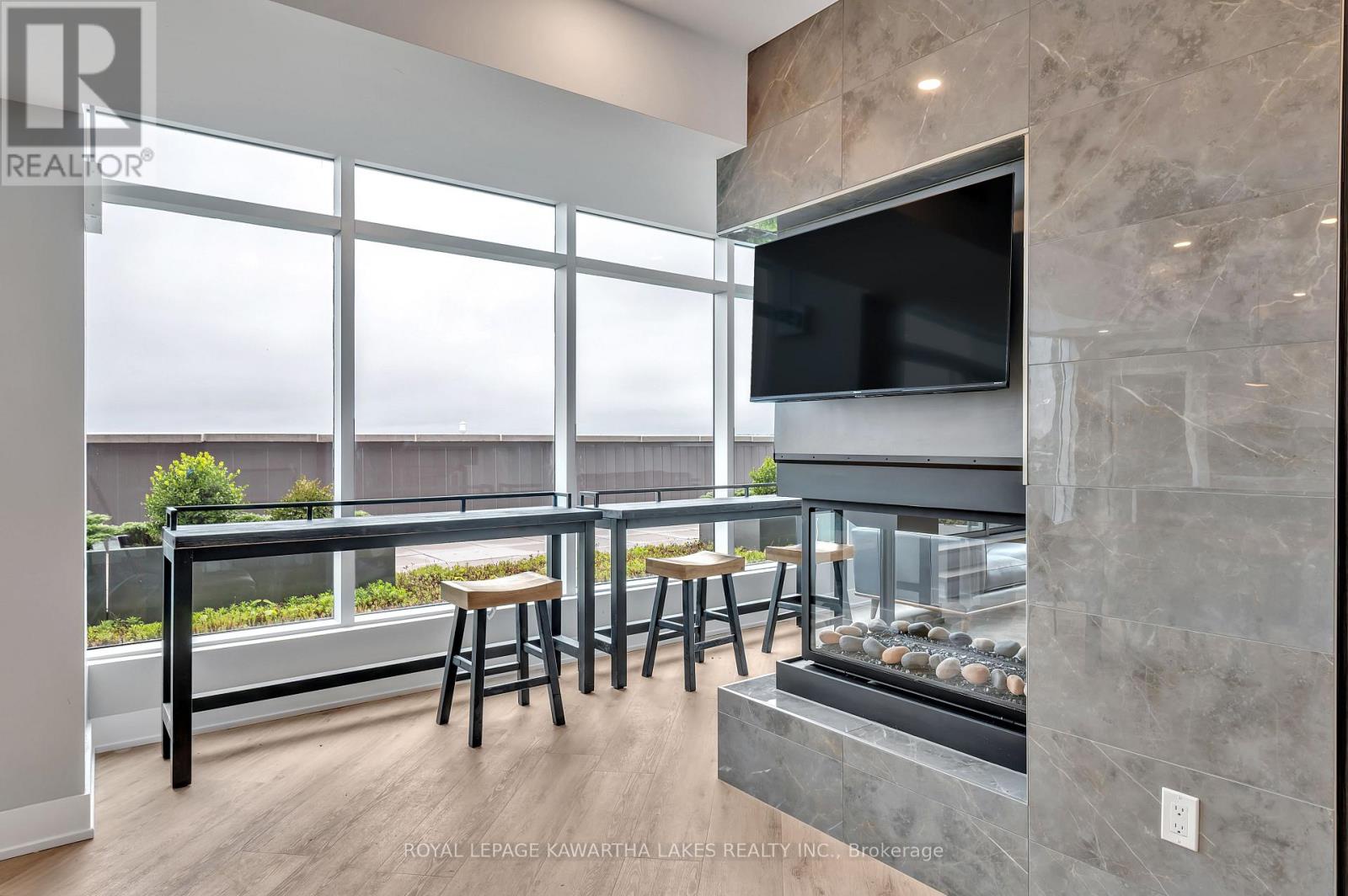 404 - 195 Hunter Street E, Peterborough (ashburnham Ward 4), Ontario