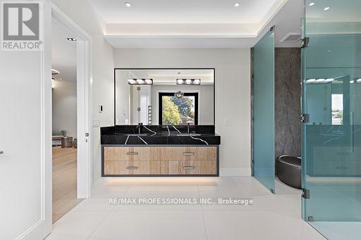 122 Ashbourne Drive, Toronto (islington-city Centre West), Ontario