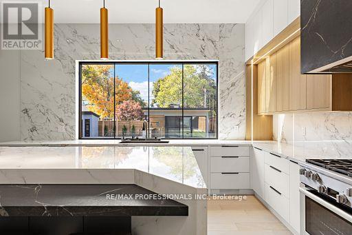 122 Ashbourne Drive, Toronto (islington-city Centre West), Ontario