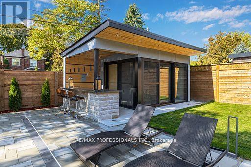 122 Ashbourne Drive, Toronto (islington-city Centre West), Ontario