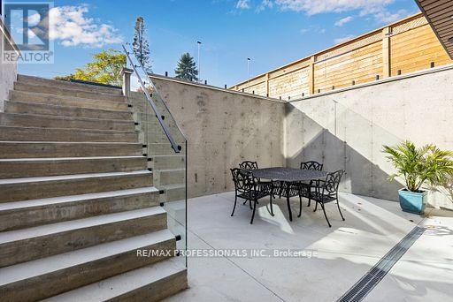 122 Ashbourne Drive, Toronto (islington-city Centre West), Ontario