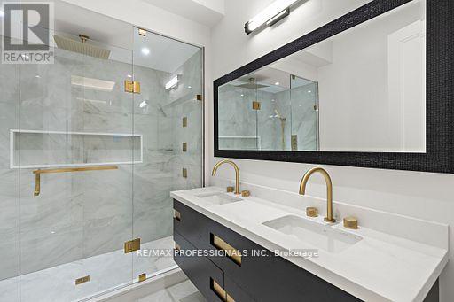 122 Ashbourne Drive, Toronto (islington-city Centre West), Ontario