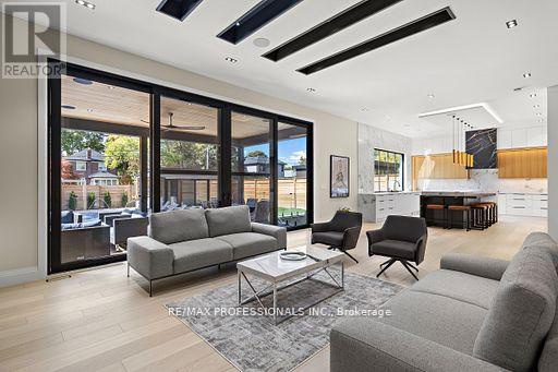 122 Ashbourne Drive, Toronto (islington-city Centre West), Ontario