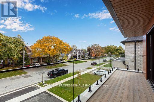 122 Ashbourne Drive, Toronto (islington-city Centre West), Ontario