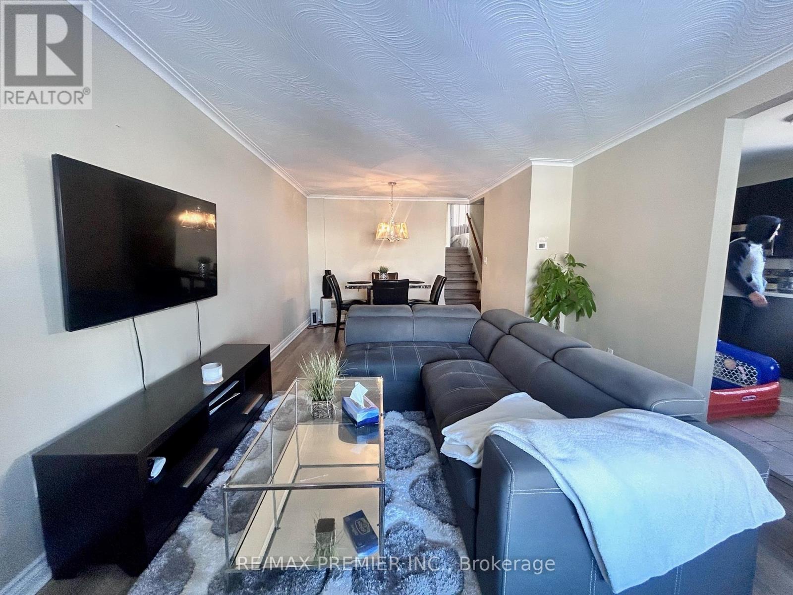 15 Lantos Court W, Toronto (downsview-roding-cfb), Ontario