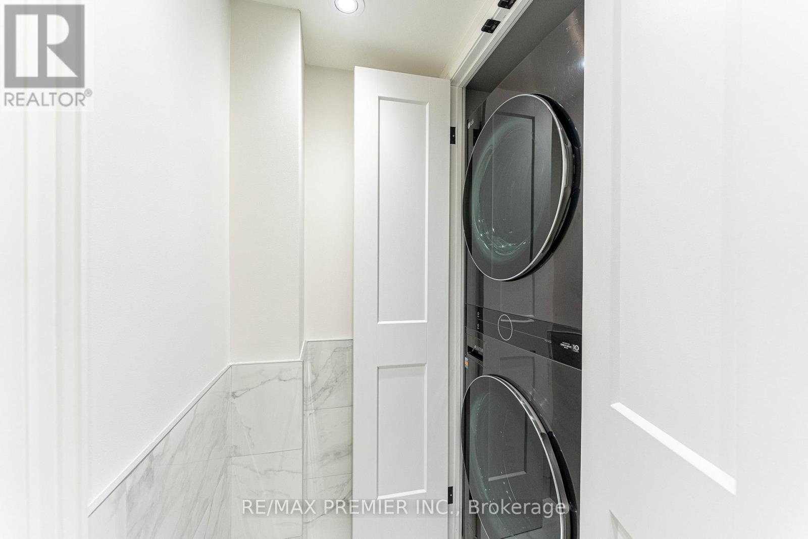 205 - 1 Balmoral Avenue, Toronto (yonge-st. Clair), Ontario