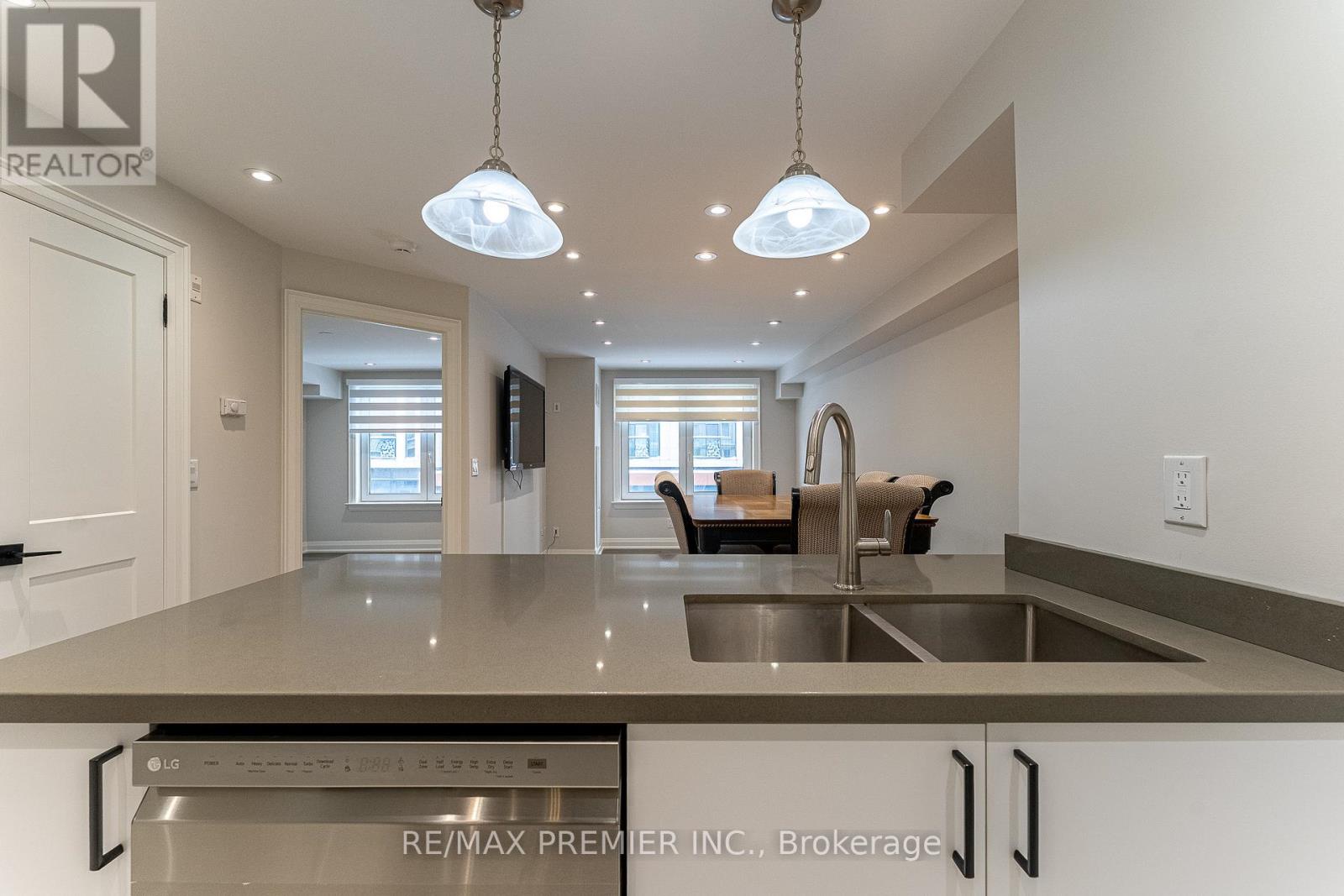 205 - 1 Balmoral Avenue, Toronto (yonge-st. Clair), Ontario