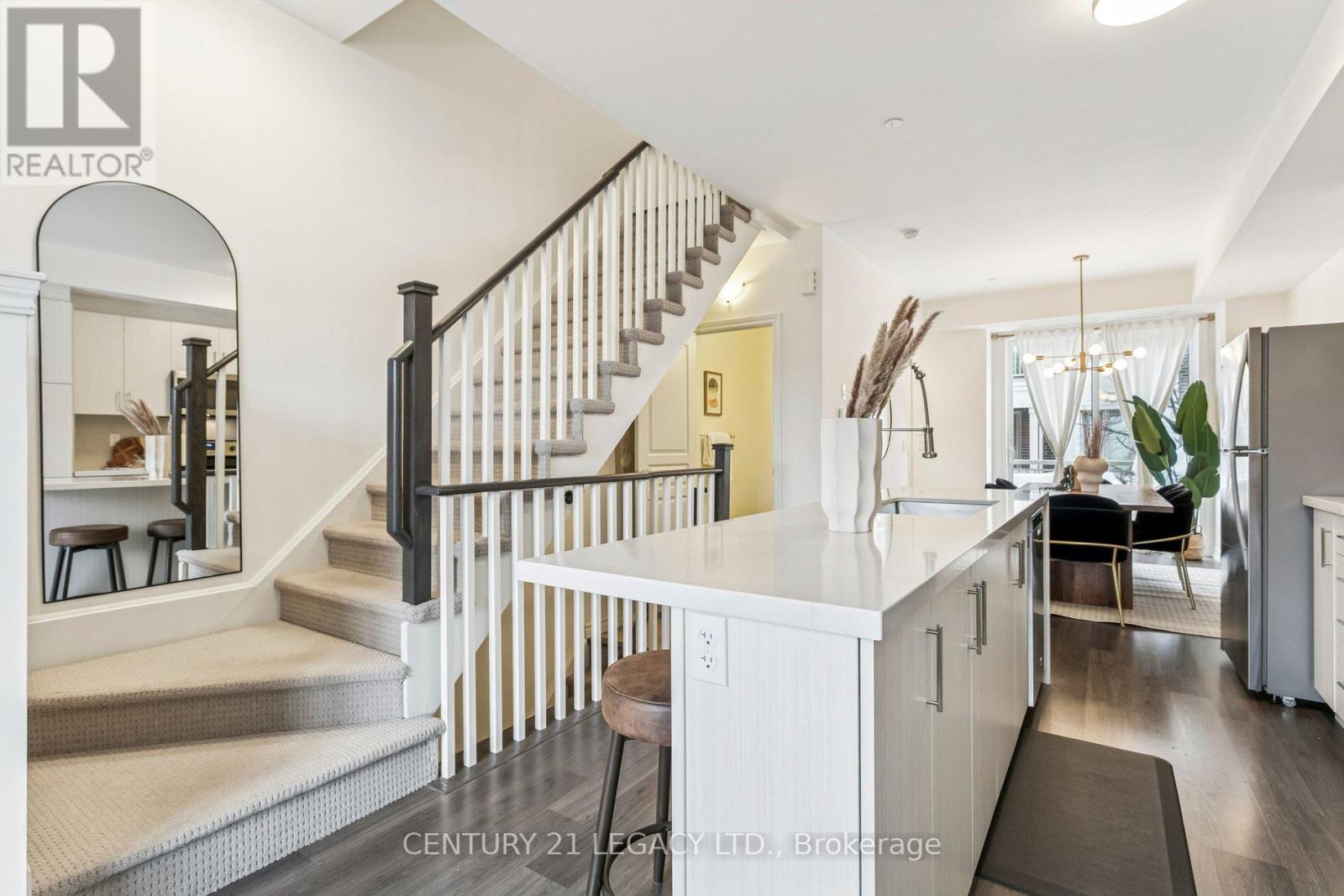 2 - 80 Eastwood Park Gardens, Toronto (long Branch), Ontario