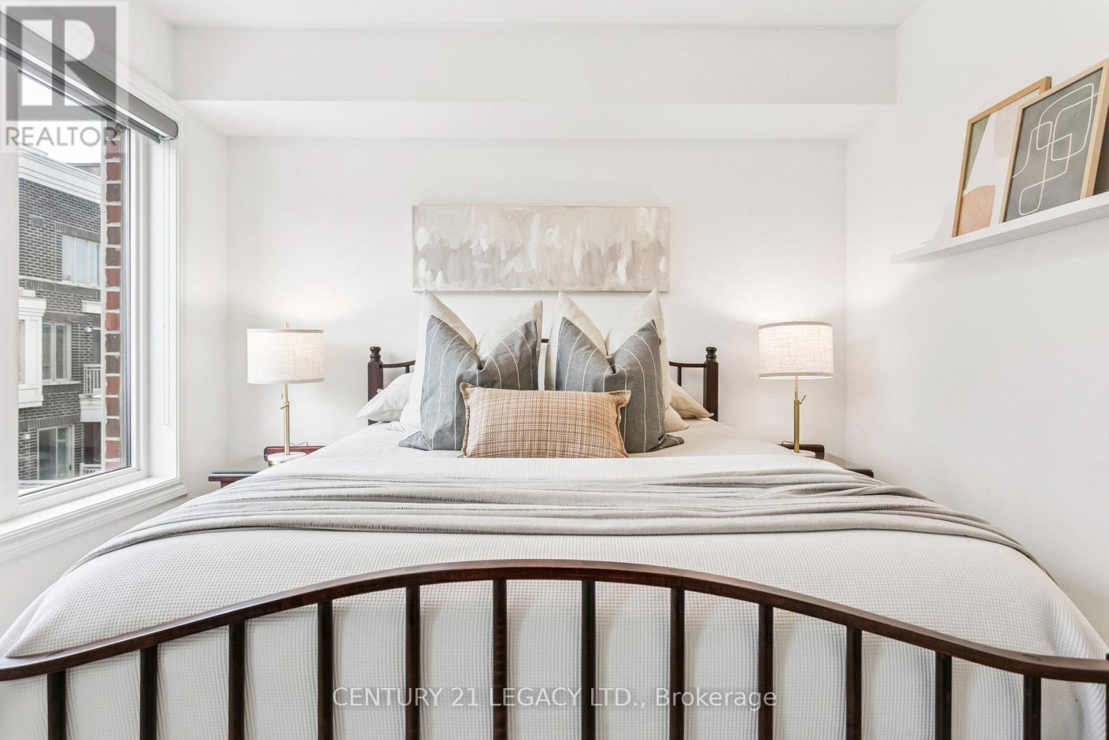 2 - 80 Eastwood Park Gardens, Toronto (long Branch), Ontario