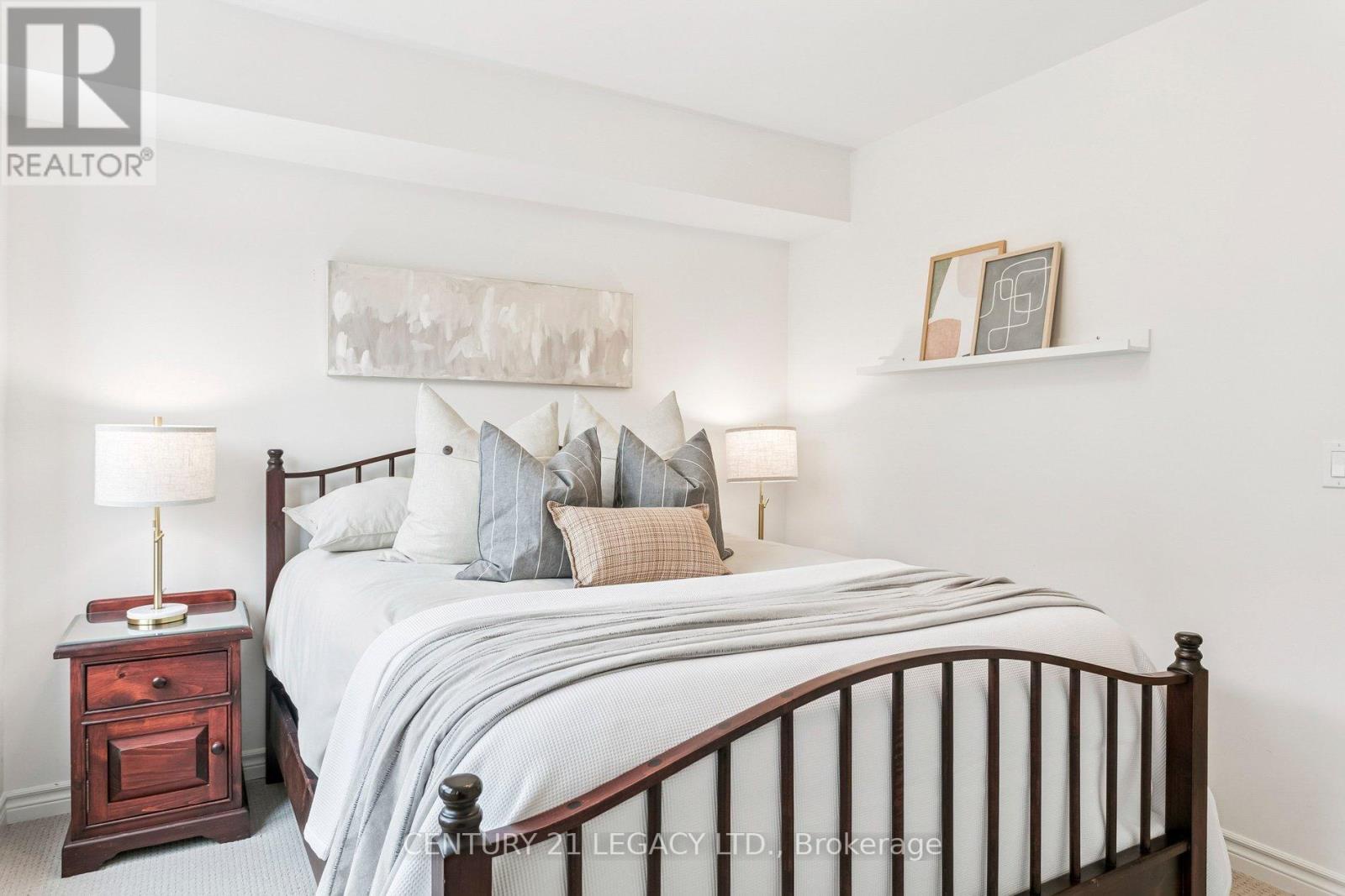 2 - 80 Eastwood Park Gardens, Toronto (long Branch), Ontario