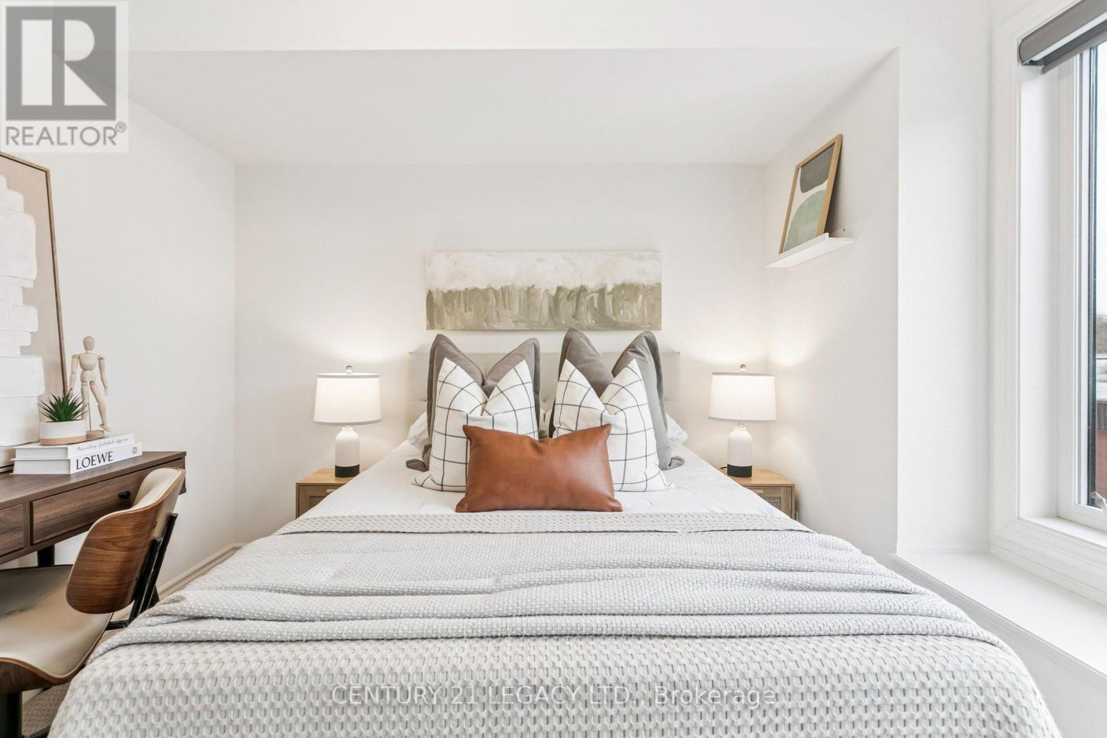 2 - 80 Eastwood Park Gardens, Toronto (long Branch), Ontario