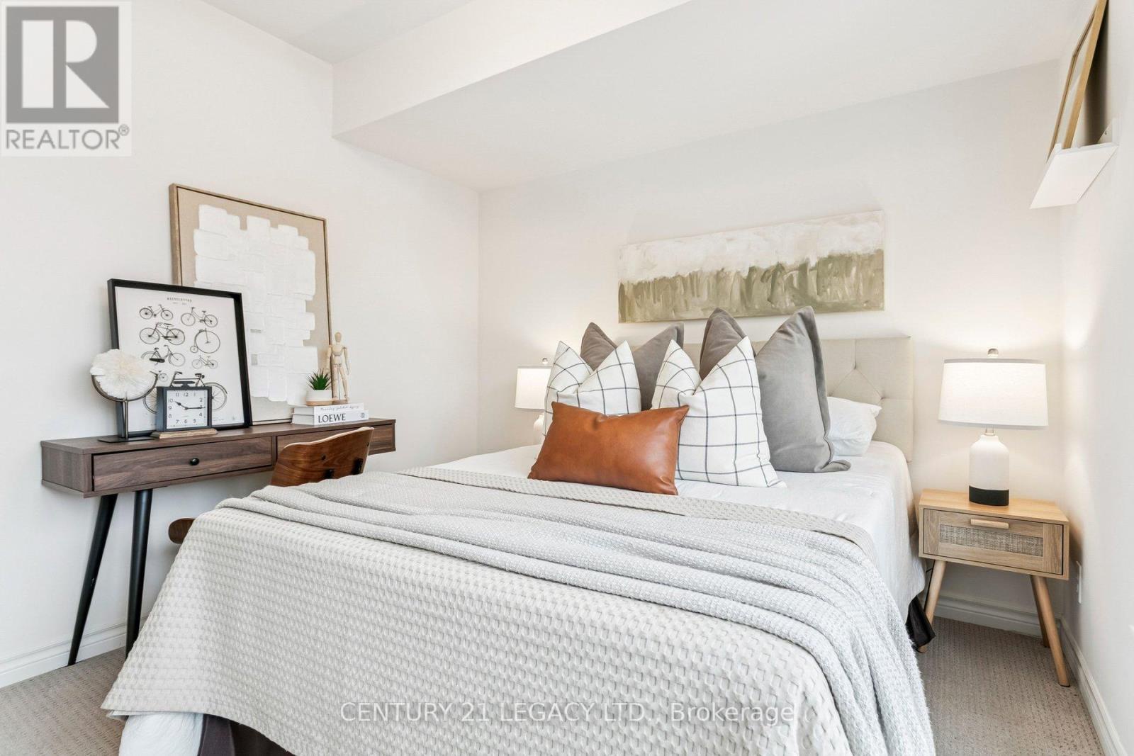 2 - 80 Eastwood Park Gardens, Toronto (long Branch), Ontario